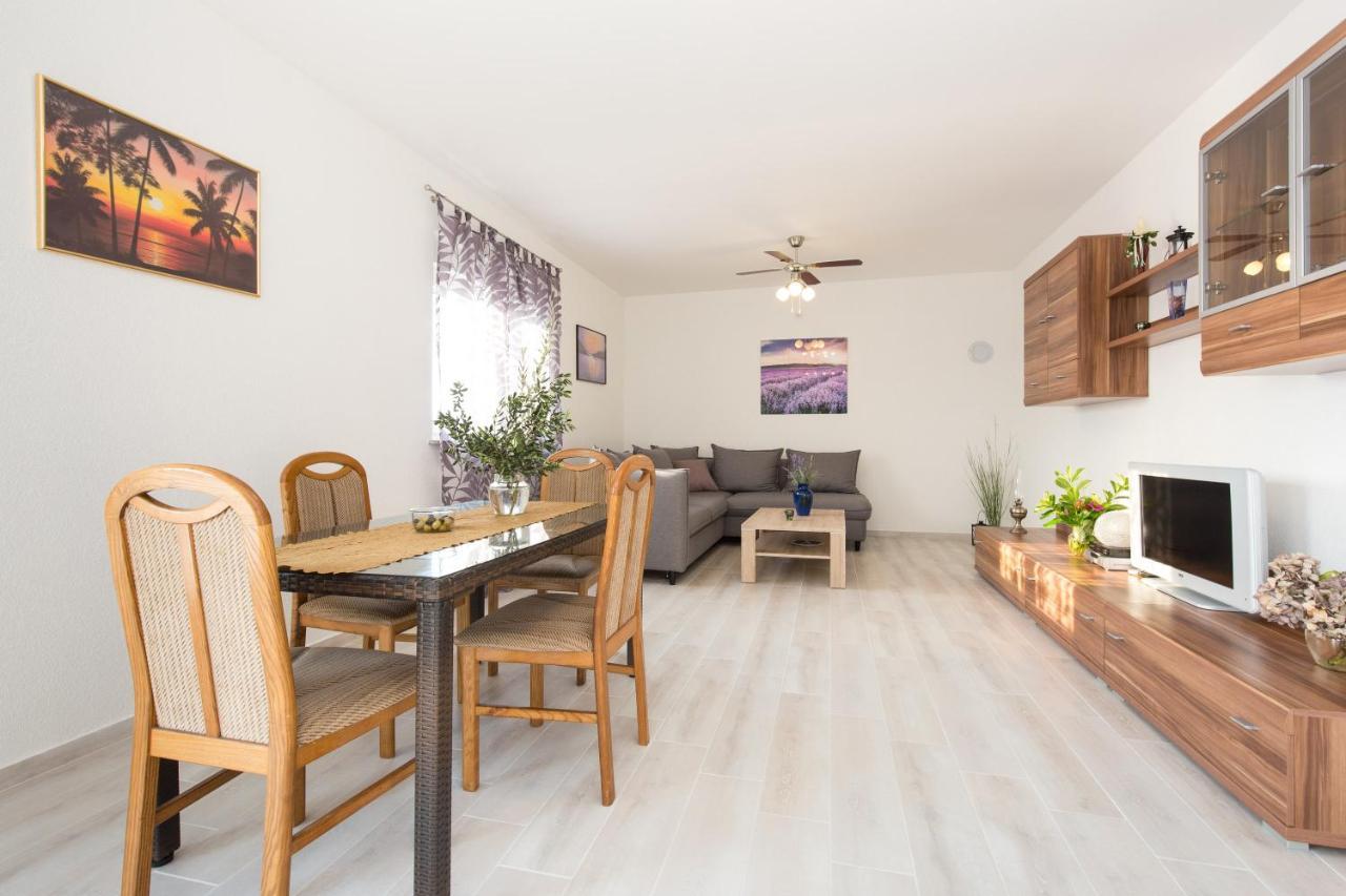 Apartment Dajana Пінезіци Екстер'єр фото